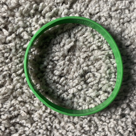 Green “Spoiled” silicone band - Picture 9 of 17